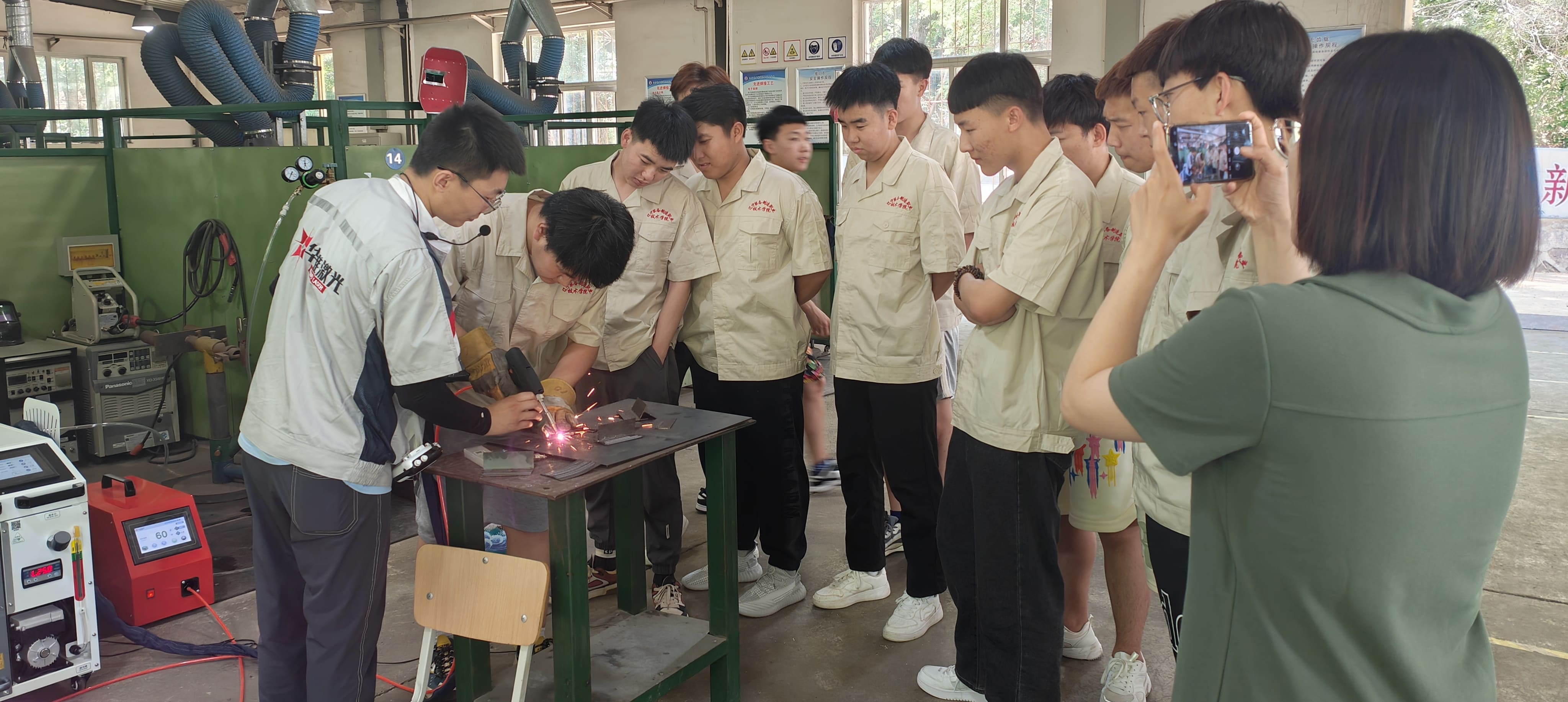 Huawei Laser's 1500 W ročni varilec povečuje usposabljanje spretnosti na Liaoning Tech College
